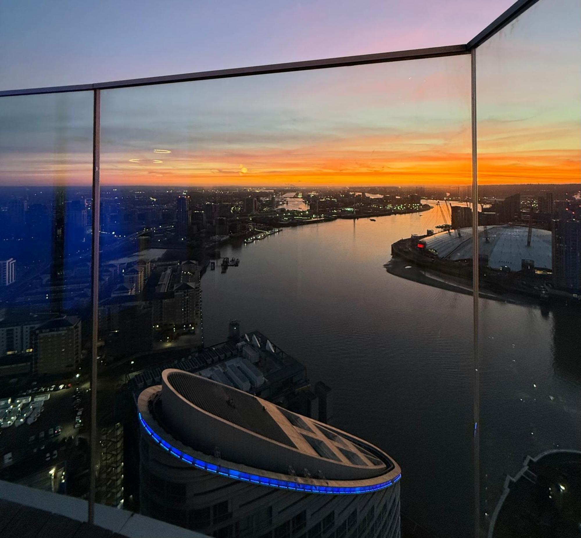 Luxury Modern 2 Bed Flat With Balcony And City View - Canary Wharf City Center 伦敦 外观 照片